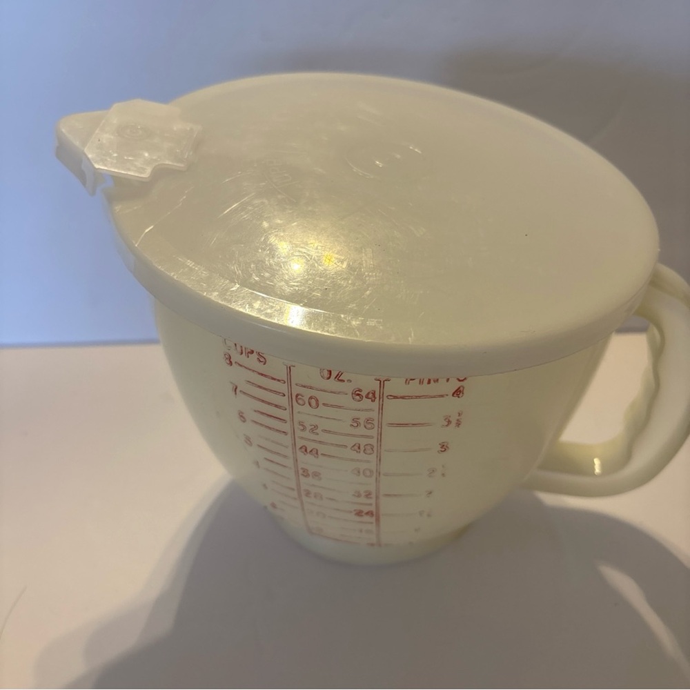 Cream Measuring Cup with Lid
